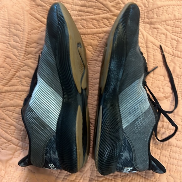 New Balance Fuel cell Running Shoes. Black Gray. Size11 . Like New. Barely Worn. - Picture 6 of 7